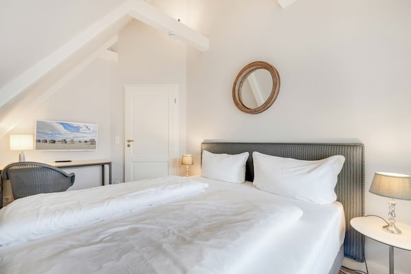 3 Schlafzimmer, Schreibtisch, Bügeleisen/Bügelbrett, WLAN