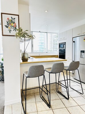 Leilighet – classic | Eget kjøkken | Kjøleskap, mikrobølgeovn, ovn og kokeplater