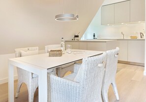 Dining - Lüüvhuk - Wohnung im Og/dg mit 90m² für 2 Personen in der Nähe des Benen-diiken-hofs (Sylt-Ost)