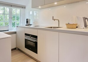 Fridge, stovetop, dishwasher, coffee/tea maker - Lüüvhuk - Wohnung im Og/dg mit 90m² für 2 Personen in der Nähe des Benen-diiken-hofs (Sylt-Ost)