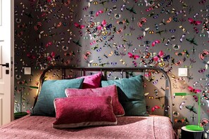 3 habitaciones, escritorio, tabla de planchar con plancha y wifi 