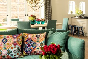 Unclassified image, 4 of 20, button