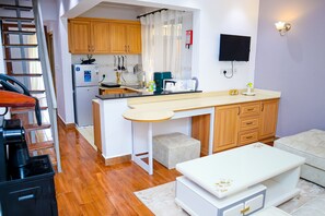 Microwave, oven - Haven, Peaceful, inspirational Space with Lift access at the Heart of Kahawa (Nairobi)