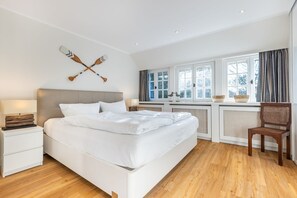 Unclassified image, 4 of 33, button