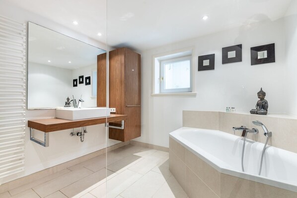 Unclassified image, 1 of 33, button