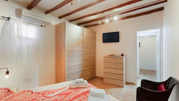 2 dormitorios, tabla de planchar con plancha, wifi gratis y ropa de cama