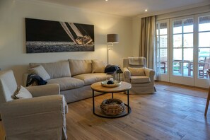 Télévision, lecteur de DVD, chaîne hi-fi