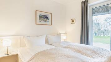 2 slaapkamers, een strijkplank/strijkijzer, wifi, beddengoed