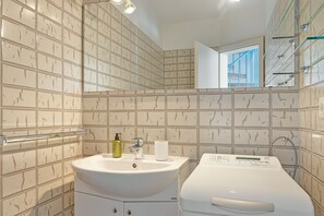 Unclassified image, 3 of 21, button