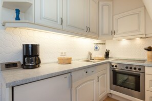 Unclassified image, 2 of 21, button