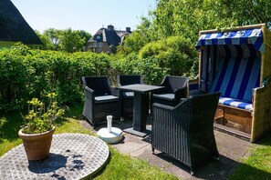 Outdoor dining - Uaster Reeg III - Studio - Sehr Gepflegte und Geschmackvoll Eingerichtete Ferienwohnungen in (Sylt / OT Archsum)