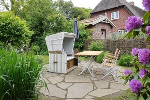 Outdoor dining - Mootjes Hüs - Gemütliche Obergeschosswohnung Unter Reet mit ca. 50qm Nutzfläche für 2 Personen (Sylt-Ost)