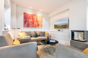 Unclassified image, 5 of 38, button