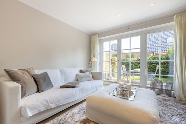 Unclassified image, 1 of 25, button