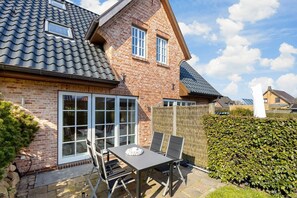 Unclassified image, 2 of 25, button