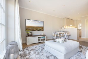 Unclassified image, 5 of 25, button