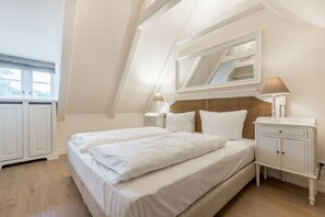 2 bedrooms, iron/ironing board, WiFi, bed sheets - Strandkrabbe - Großzügig Geschnittene Og-wohnung im Historischen Kern von Keitum (Sylt-Ost)