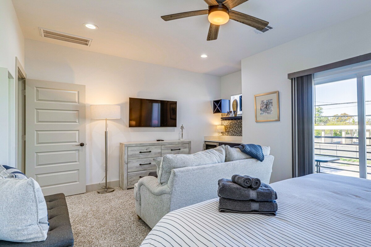 Photo 13 of Modern Houston Retreat w/ Patio, 11 Mi to Dtwn