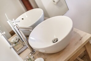 Shower, hair dryer, towels, soap - Gookis Hüs - Gookis Hüs - Idyllisches Friesenhaus in Keitum (Sylt-Ost)