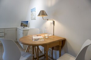 Unclassified image, 5 of 15, button