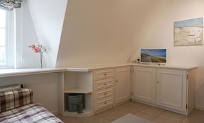 1 habitación, tabla de planchar con plancha, wifi y ropa de cama 