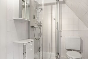 Shower, free toiletries, hair dryer, towels