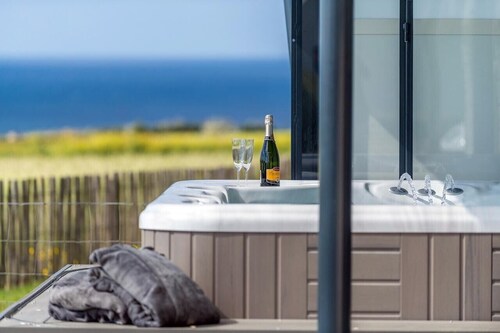 Ferienhaus "La Maison Des Gardiens De L'Océan" mit privatem Garten, privatem Whirlpool und WLAN