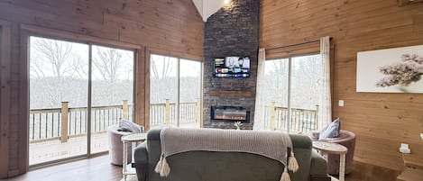 Fernseher, Kamin, Tischfußball