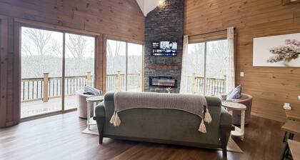 Scenic lake view cabin w/game room, hot tub, fireplaces, free attraction tickets