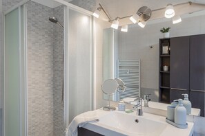 2 bedrooms - Chiara s Apartment (Como)