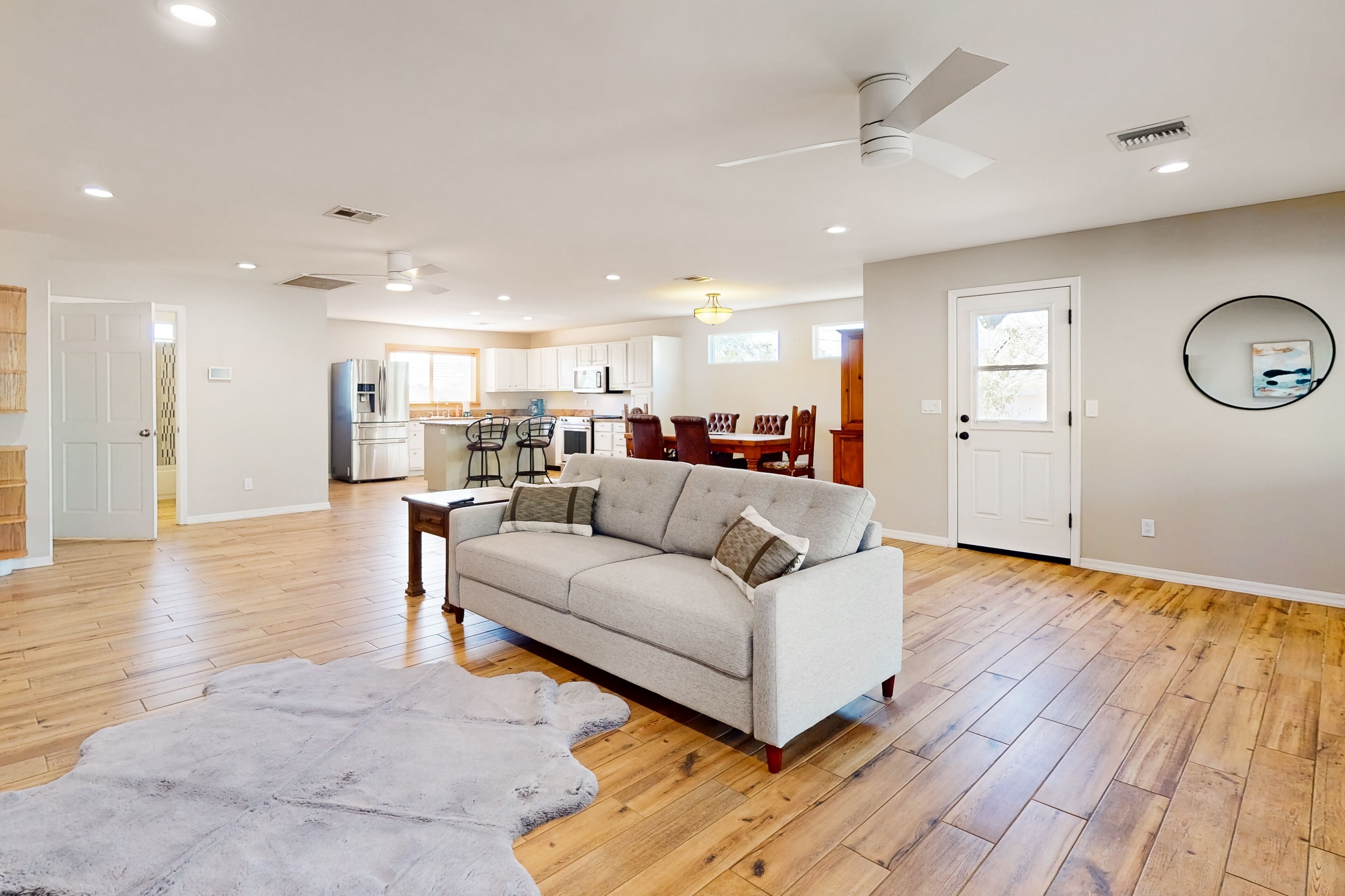 Dog-friendly home with mountain views, covered patio, grill, washer/dryer, & AC