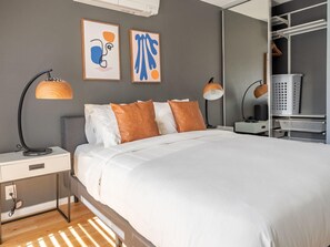 3 habitaciones, tabla de planchar con plancha, wifi y ropa de cama 