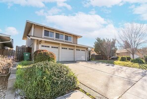 Exterior - Exceptional San Ramon 4BR w/ Patio & A/C, nr Park & Dining, by Blueground (East Bay)