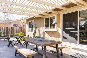 Outdoor dining - Exceptional San Ramon 4BR w/ Patio & A/C, nr Park & Dining, by Blueground (East Bay)