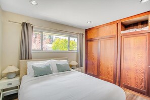 4 Schlafzimmer, Bügeleisen/Bügelbrett, WLAN, Bettwäsche