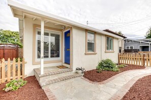 Exterior - Superb San Jose 3BR w/ Backyard, nr Tech HQ & Boutiques, by Blueground (South Bay)