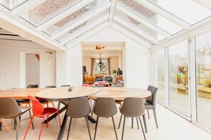 Villa | 5 bedrooms - Beautiful Mansion With Swimmingpool Close to Maastricht (Bilzen)