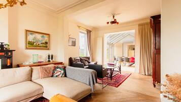 5 bedrooms