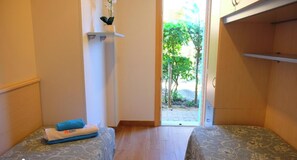 2 bedrooms, iron/ironing board, bed sheets