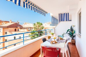 Outdoor dining - Apartment 'Breathtaking Penthouse Las Azaleas' with Shared Pool, Wi-Fi and Air Conditioning (Torrox)