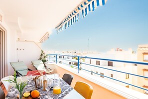 Outdoor dining - Apartment 'Breathtaking Penthouse Las Azaleas' with Shared Pool, Wi-Fi and Air Conditioning (Torrox)