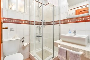 Shower, hair dryer, towels - Villa "Estrella" with Sea Views, in the Countryside with Private Pool and For Families (Almuñécar)