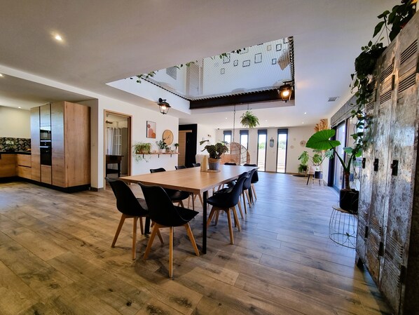 Dining - Luxurious and spacious villa with private pool (Sallèles-d'Aude)