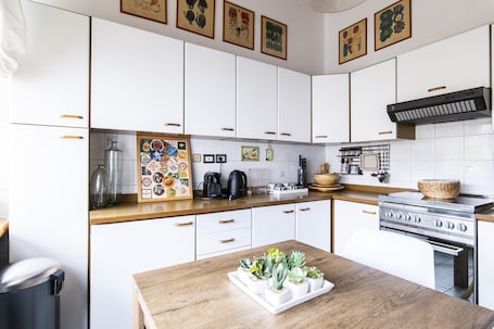 ์ํํธ | 2 ๊ฐ์ ์นจ์ค