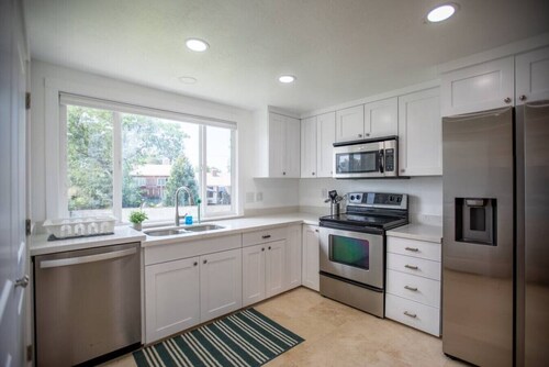 LilyPad Retreat | Cozy 3BD Winter Getaway