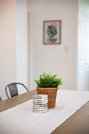 Dining - Long Stays: Pet-Friendly, Modern 3BD Home (Sandy)