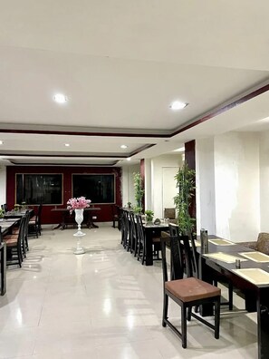 Daily buffet breakfast (INR 250 per person) - Hotel Rajwada Inn & club (Udaipur)