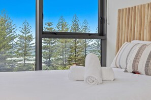 2 bedrooms, iron/ironing board, free WiFi, bed sheets - Ocean Views at Sandbar Burleigh Heads (Gold Coast)