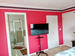 1 bedroom, in-room safe, iron/ironing board, free WiFi