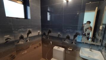 Een douche, toiletpapier